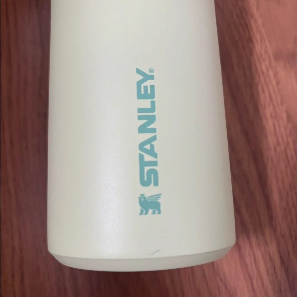 NEW Stanley IceFlow AeroLight Citron Green Insulated Water Bottle 24oz - Picture 7 of 7